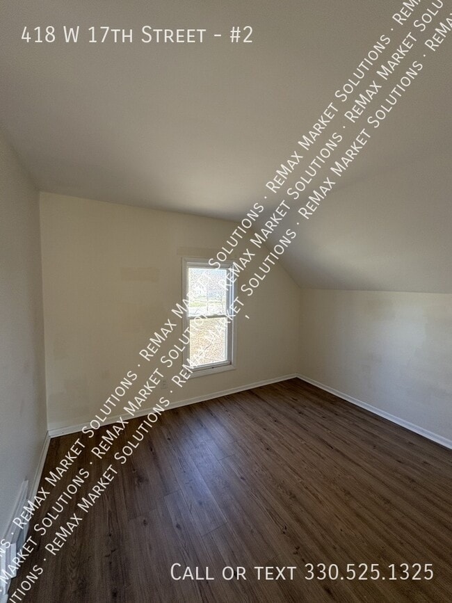 Building Photo - 418 W 17th St