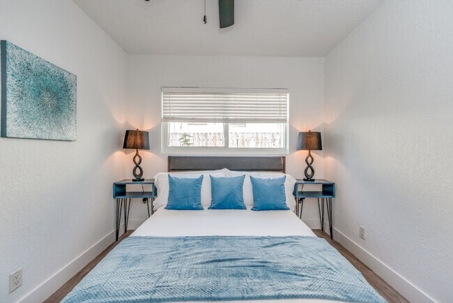 Building Photo - 834 SW 14th Ct