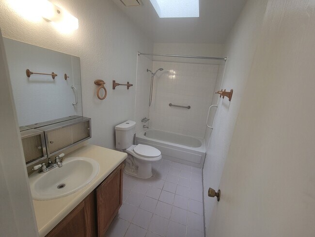 Building Photo - 4310 E Glenn St