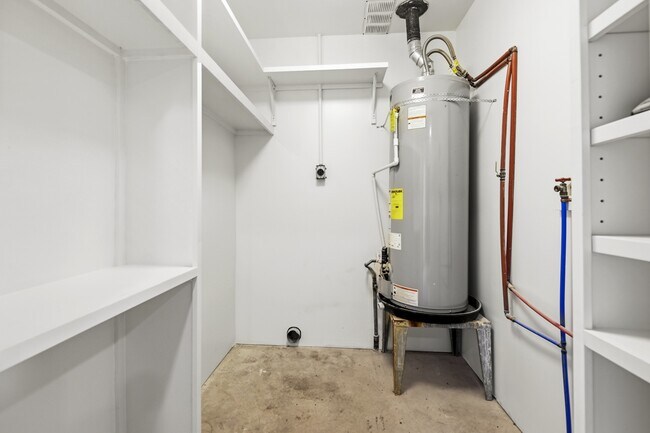 Building Photo - 3831 Hottinger Ave