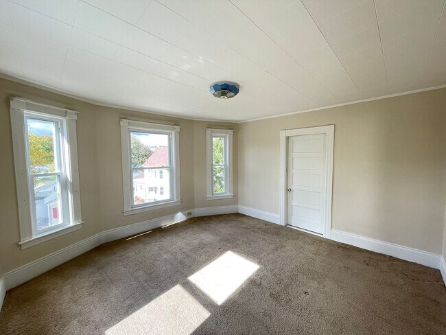 Building Photo - 601 Hevey St