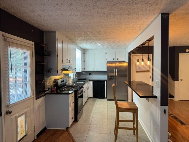 Building Photo - 3820 Menloe Way