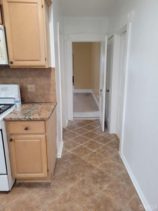 Building Photo - 27 John St