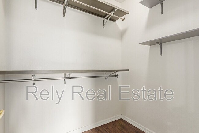 Building Photo - 2801 N Litchfield Rd