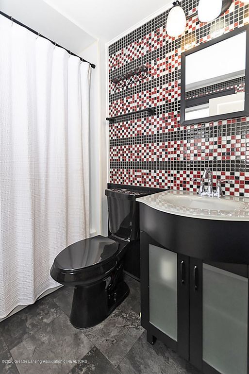 Updated bathroom - 1311 Illinois Ave