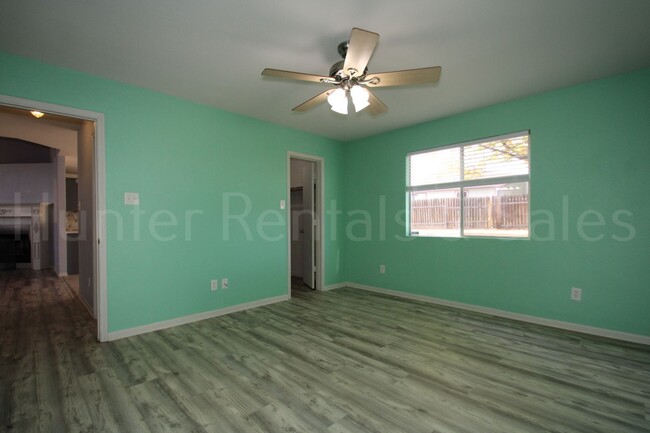 Building Photo - Two-Story Dream! $1000 off your first mont...