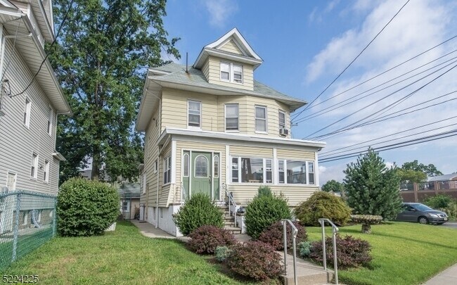 Primary Photo - 3 Livingston Ave