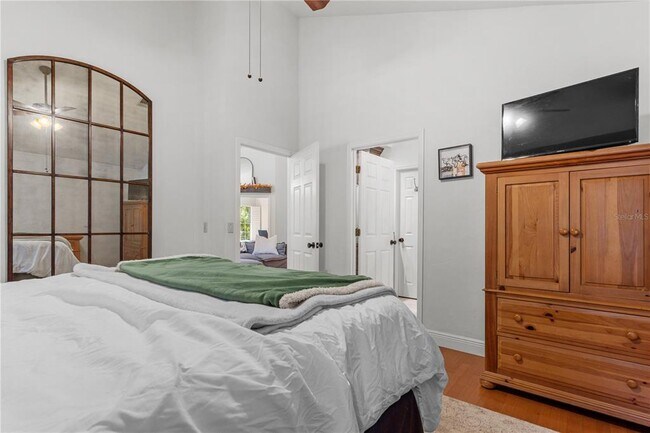 Building Photo - 5104 SW 94th St