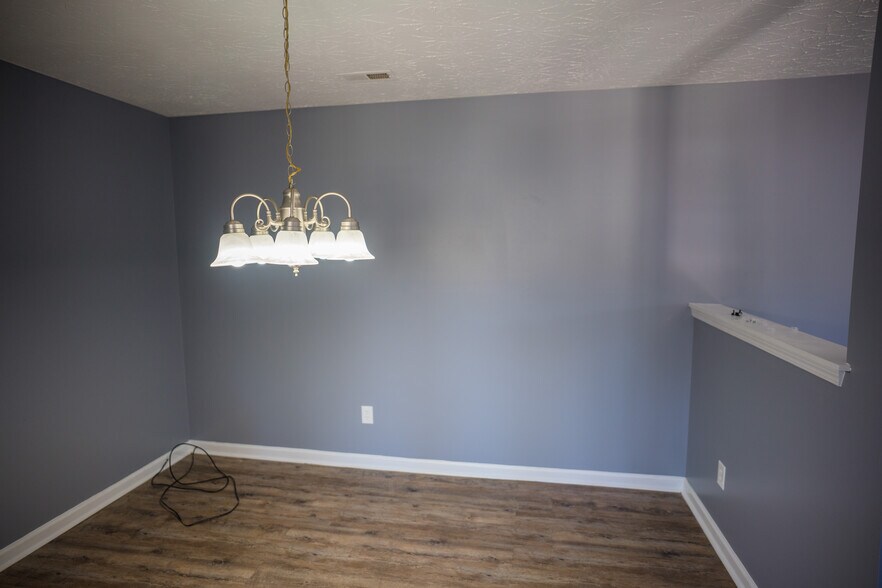 dining room/office - 1905 Elsie Cir NE