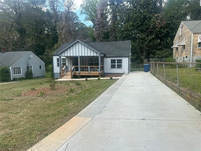 Building Photo - 1841 Bayberry Dr SW