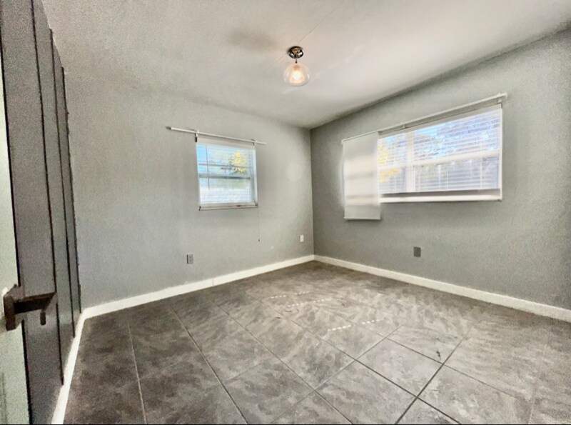 Building Photo - 707 E Spruce St