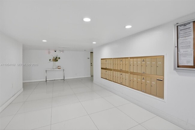 Building Photo - 200 Lakeview Dr