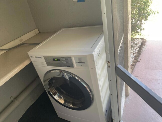 Building Photo - 770 Lori Dr