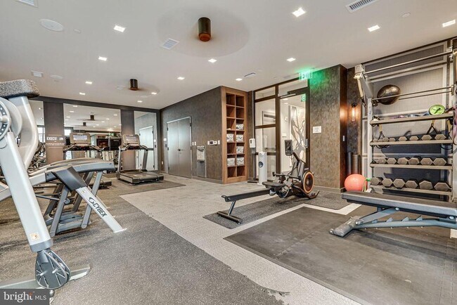 Building Photo - 70 N St SE