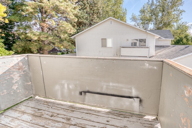 Building Photo - 1438 N Bluff Pl