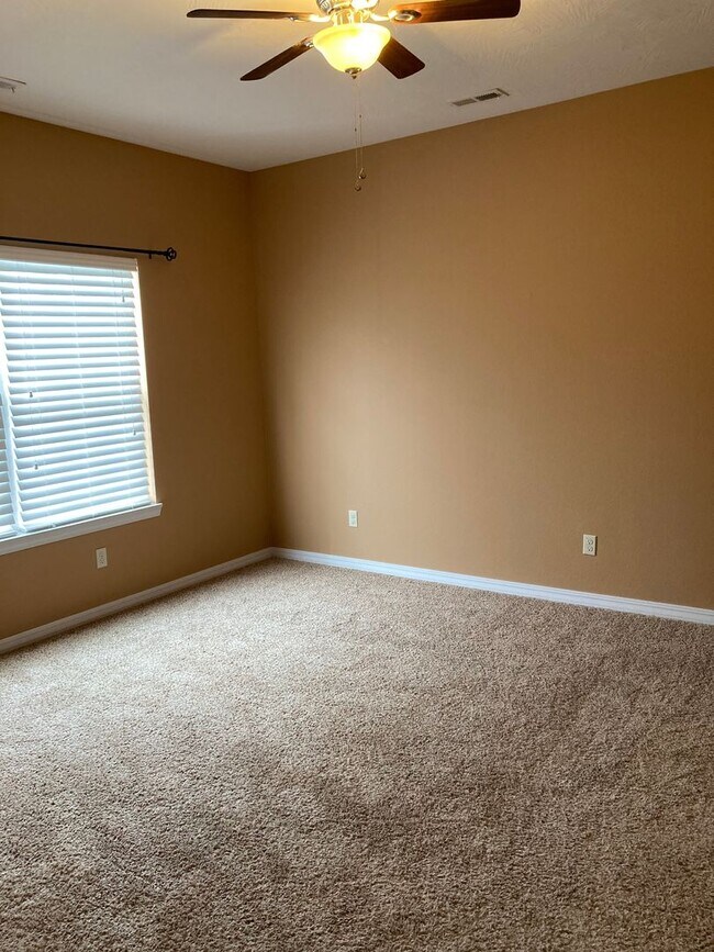 Building Photo - COMING SOON: Beautiful 3 bed/2 bath home l...