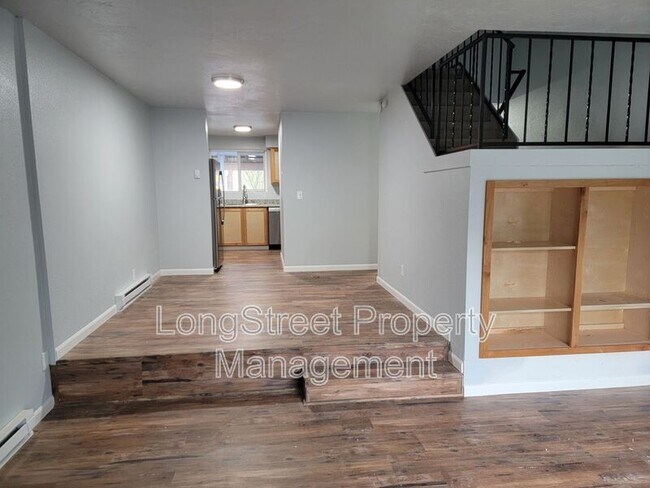 Building Photo - 3141 N Shore Dr SE