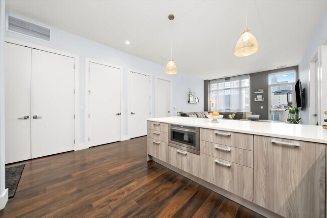 Building Photo - 367 W Locust St