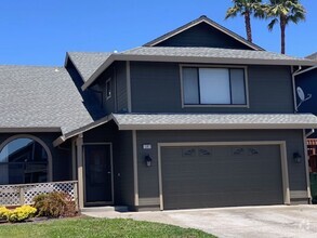Building Photo - M section ~ Updated Kitchen and Baths ~ Mo...