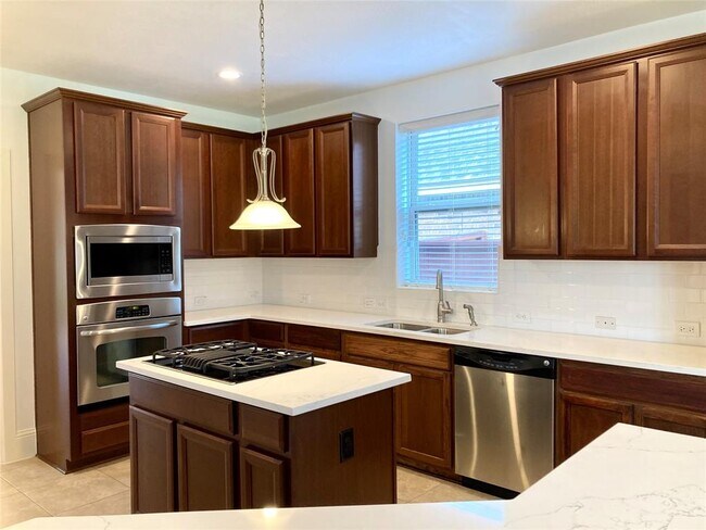 Building Photo - 8127 Caroline Ridge Dr