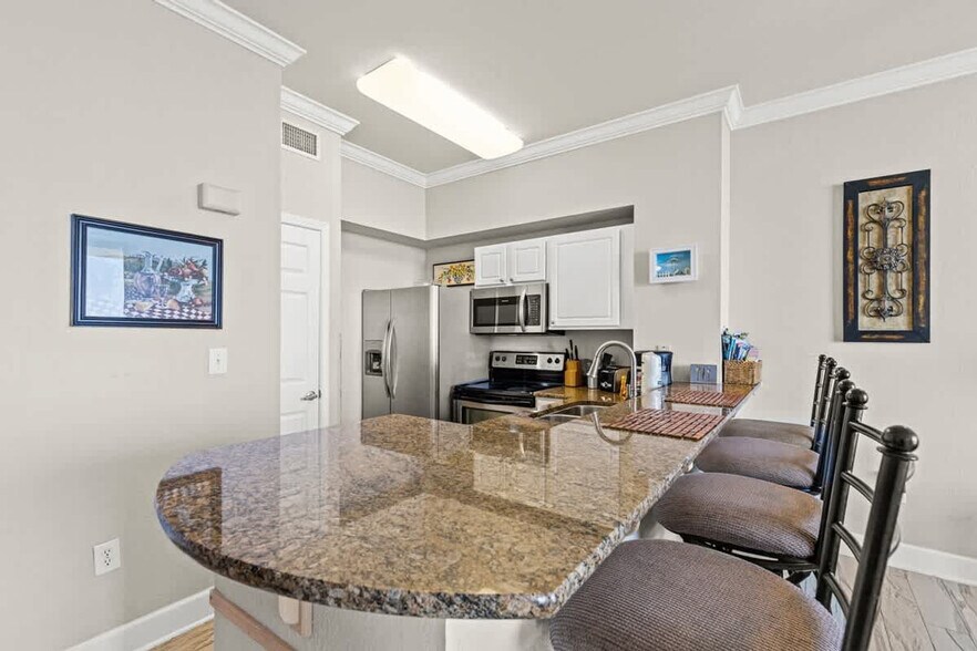 Building Photo - 16819 Front Beach Rd