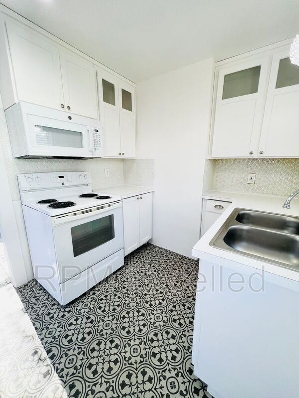 Building Photo - 1526 Steele Ave