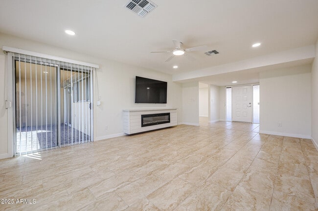 Building Photo - 9833 E Watford Way