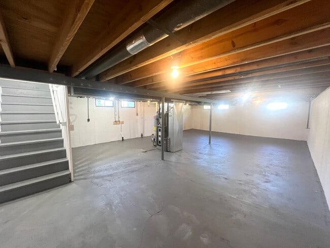 Building Photo - Beautifully updated 3 Bedroom 1 Bath Home ...