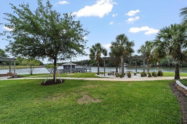 Building Photo - 190 Riverview Bend S