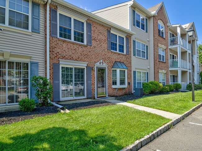 Building Photo - 96 Versailles Ct