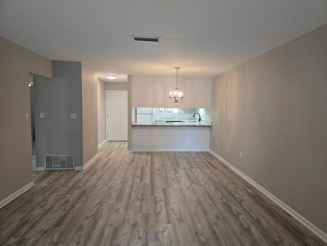 Building Photo - 17 7th St