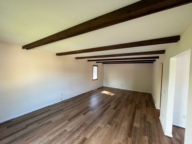 Building Photo - 455