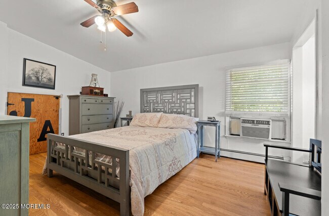 Building Photo - 517 Laurel Ave