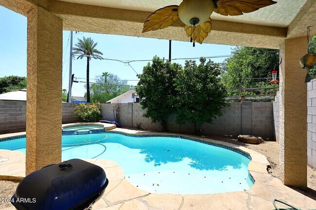 Building Photo - 6006 N 5th Pl