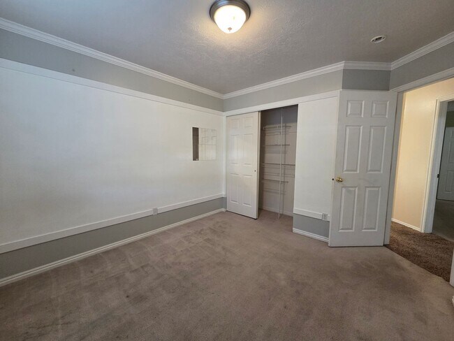 Building Photo - Charming Home in Woods Cross - Ready To Move!