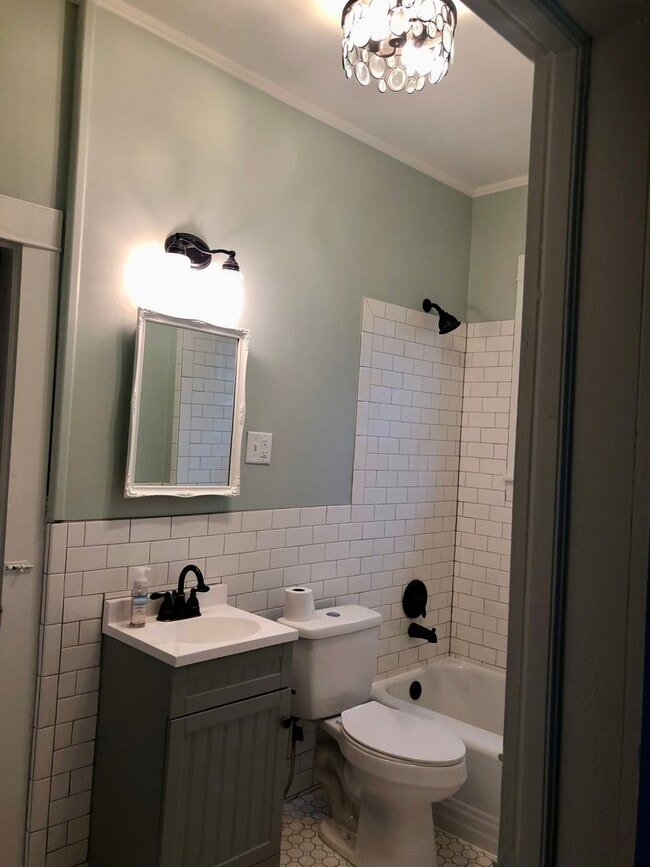 Building Photo - Cute Ranch in Mill Village; Beautifully Maintained.