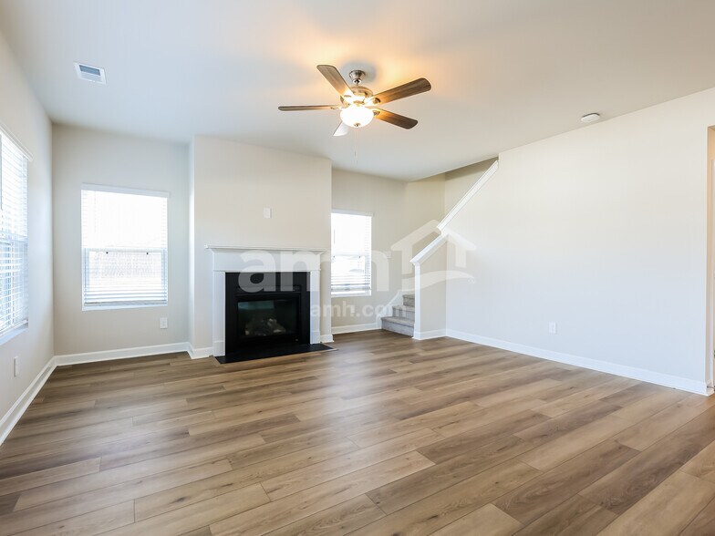 Building Photo - 307 Granby Trl