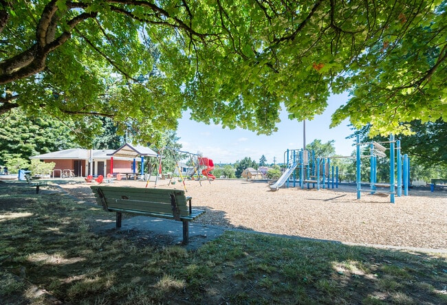 Building Photo - 3387 SE 10th Ave