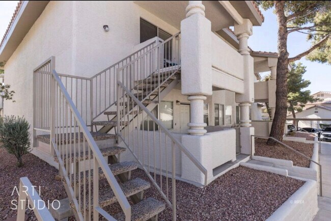 Building Photo - 459 Mesa Blvd