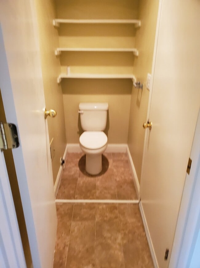 Building Photo - Modesto 3 bedroom 2.5  bathroom off McHenry