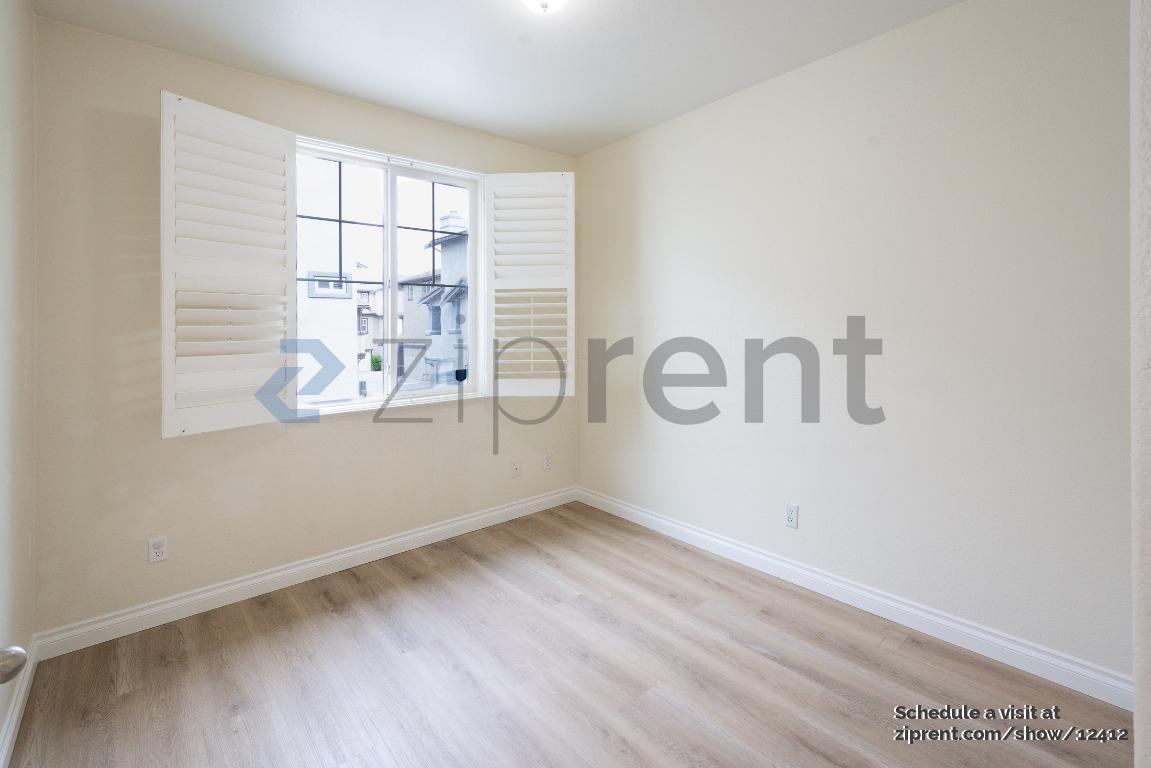Building Photo - 16935 Laurel Hill Ln