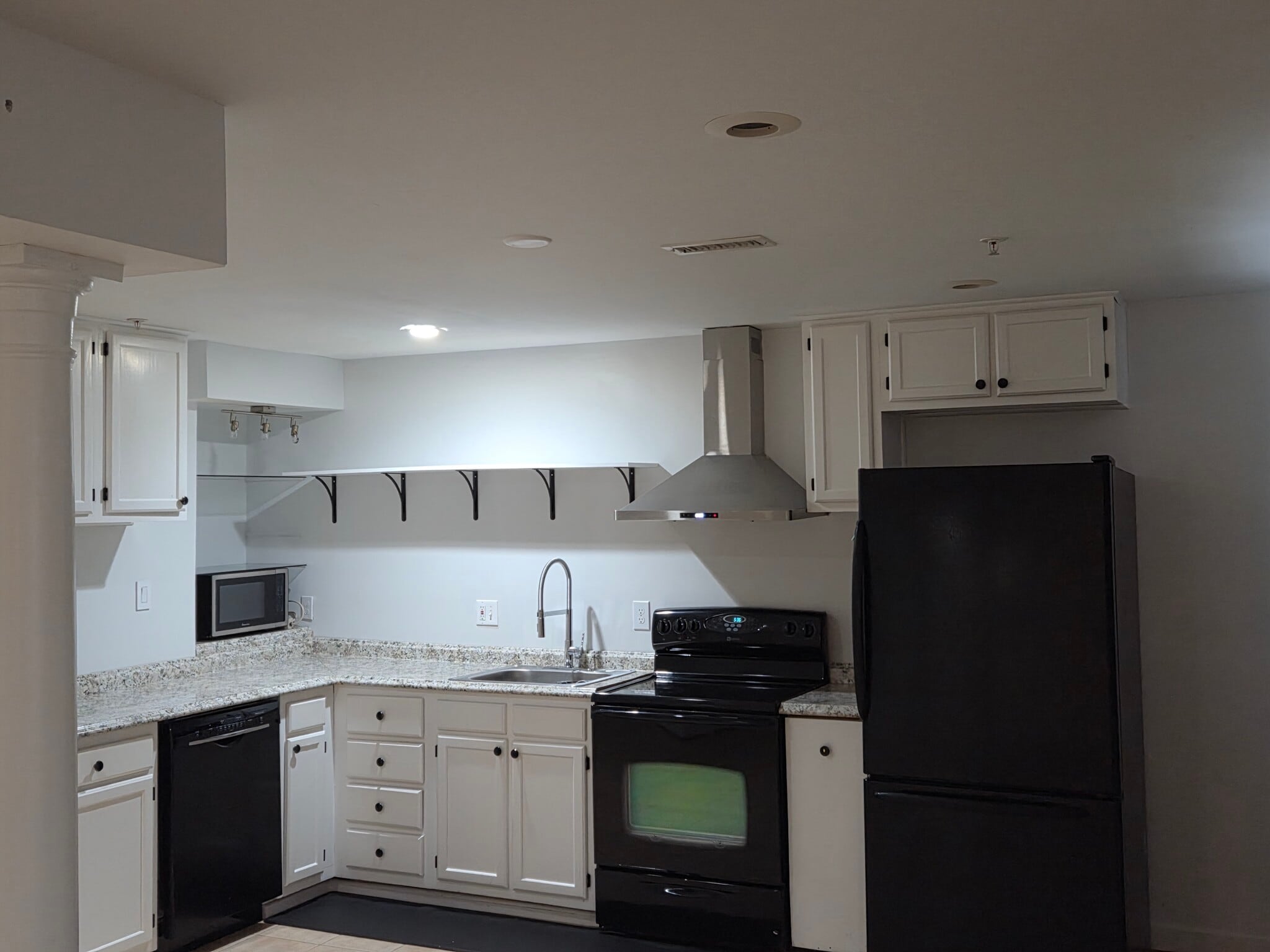 KITCHEN AREA - 10801 Glenshire Dr
