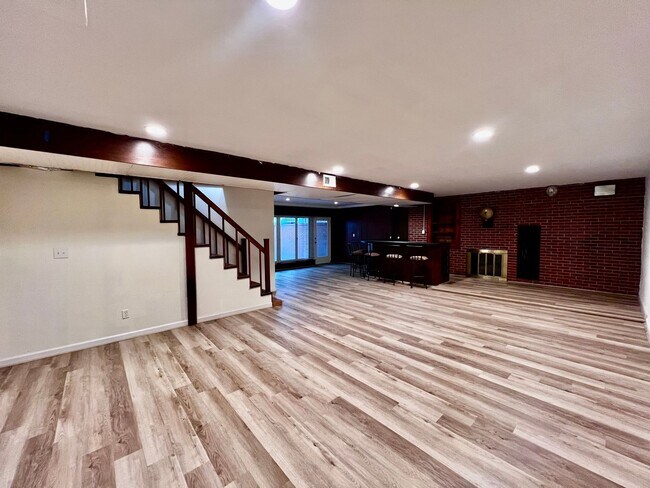 Building Photo - STUNNING home with fully finished BASEMENT!!!