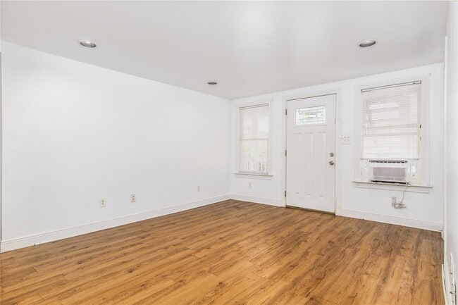 Building Photo - 1614 Ave N Ursuline St