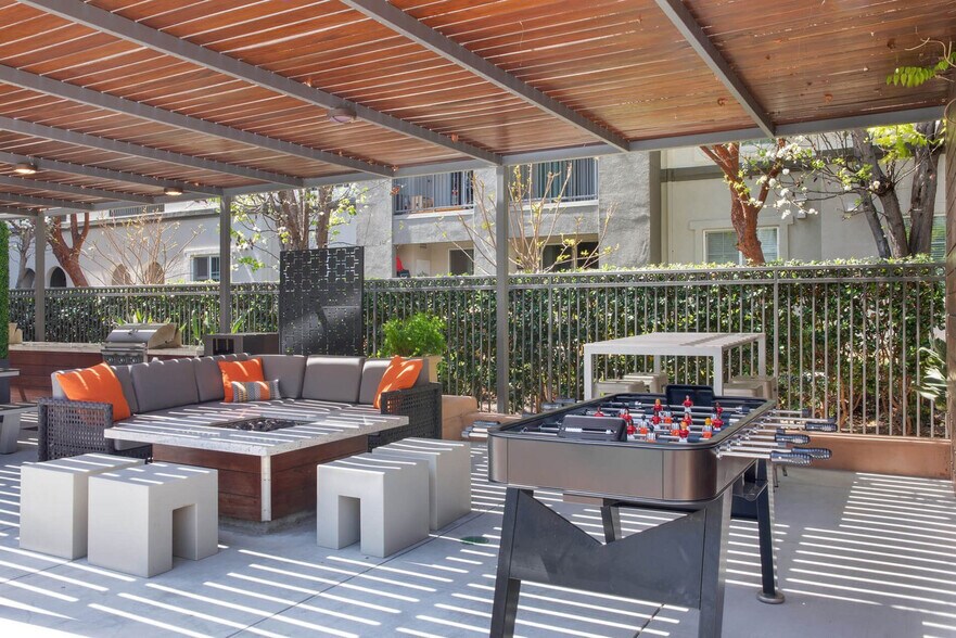 Building Photo - 730 Agnew Rd