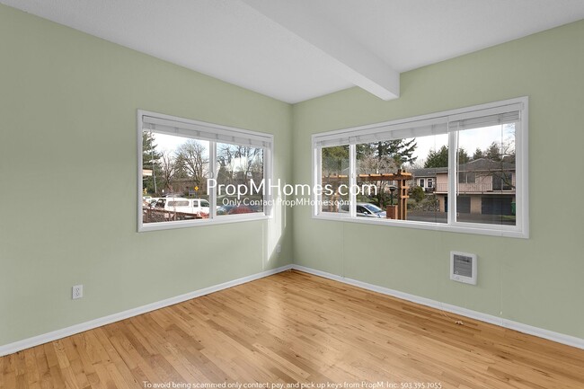 Building Photo - Beautiful Two Bedroom Apartment on Rosemon...