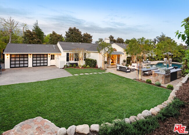 Building Photo - 2760 Sycamore Canyon Rd