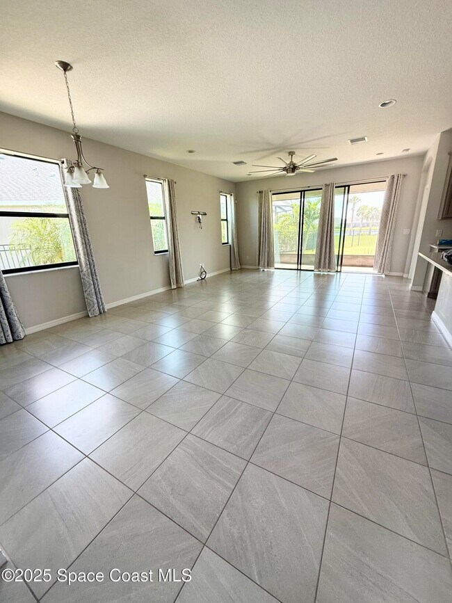 Building Photo - 8032 Mocan Ct