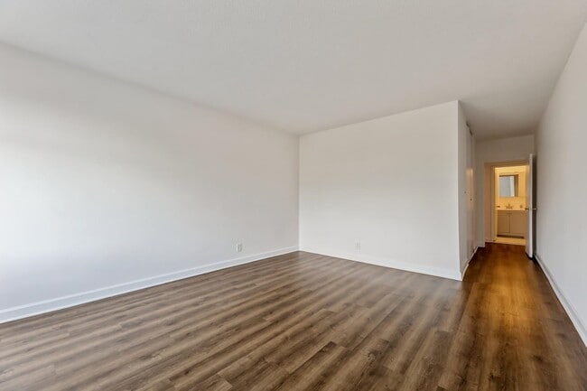 Building Photo - 6 Horizon Rd