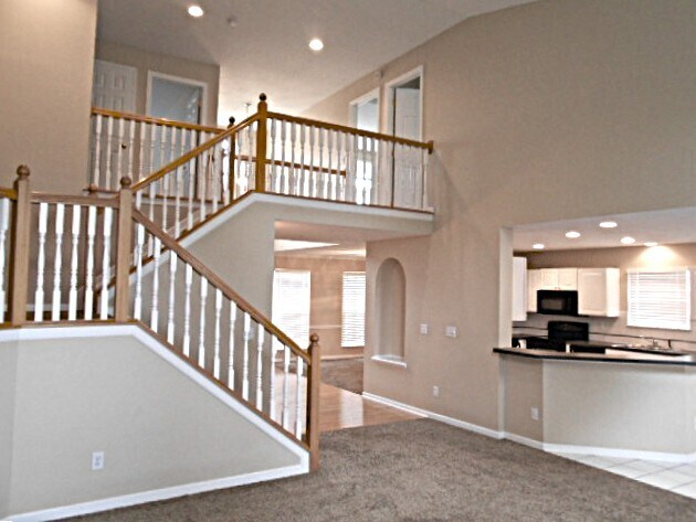 Building Photo - 6185 Champions Dr